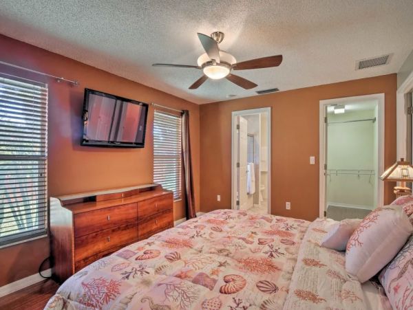 Beautiful Naples Vacation Rental Pool Home Sleeps 6