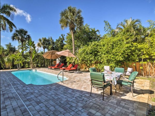Beautiful Naples Vacation Rental Pool Home Sleeps 6