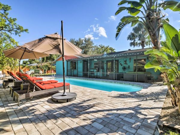 Beautiful Naples Vacation Rental Pool Home Sleeps 6