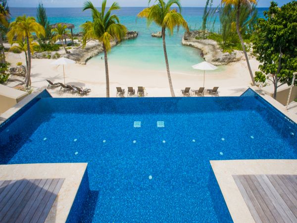 A Combination Two Luxury Oceanfront Villas Sleep 12 Guests
