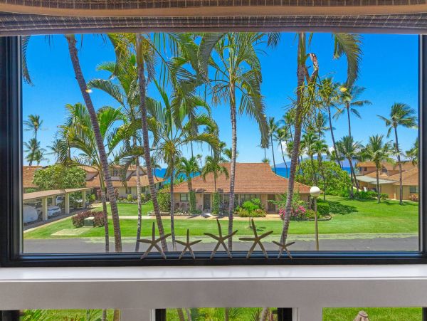 Beautiful 2 Bedroom Oceanfront Vacation Home Sleeps 6 Guests