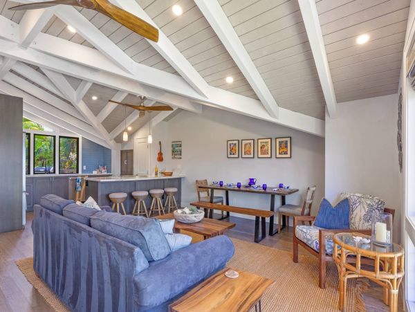 Beautiful 2 Bedroom Oceanfront Vacation Home Sleeps 6 Guests