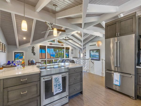 Beautiful 2 Bedroom Oceanfront Vacation Home Sleeps 6 Guests