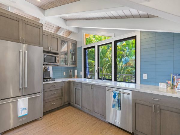 Beautiful 2 Bedroom Oceanfront Vacation Home Sleeps 6 Guests