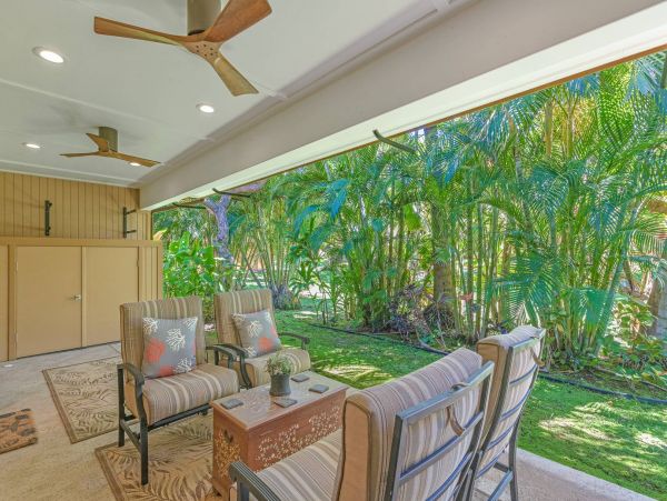 Beautiful 2 Bedroom Oceanfront Vacation Home Sleeps 6 Guests
