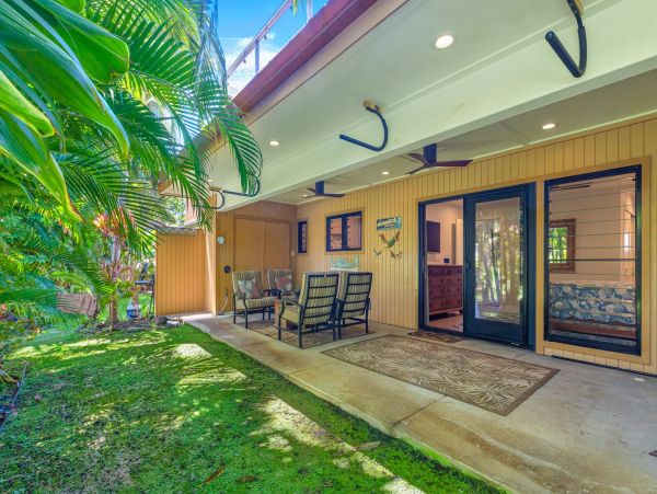 Beautiful 2 Bedroom Oceanfront Vacation Home Sleeps 6 Guests