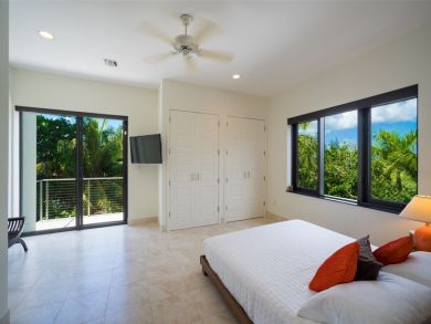 Cayman Islands Condo 945067