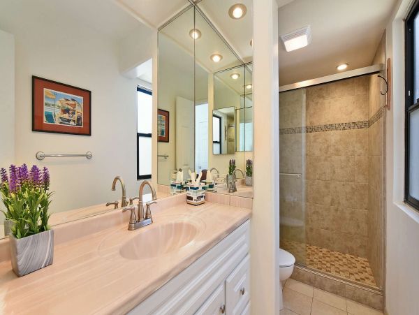Kahana Oceanfront Two Bedroom Vacation Condo Sleeps 6 Guests