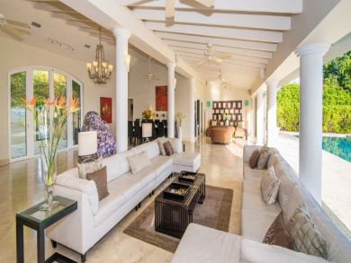 Cayman Islands Home 945085