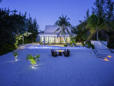 Cayman Islands Home 945086