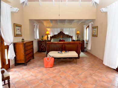 St. John Home 945333