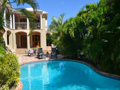 St. John Home 945333