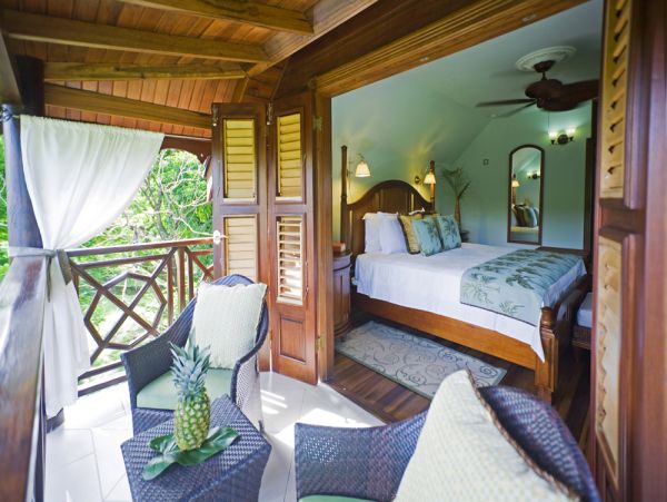 5 Bedroom Walk to Beach Tropical St Lucia Oasis!