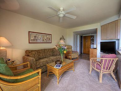 Charming Two Bedroom Condo Sleeps 4 Guests Steps to Beach