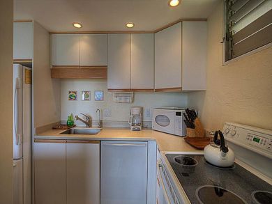 Charming Two Bedroom Condo Sleeps 4 Guests Steps to Beach