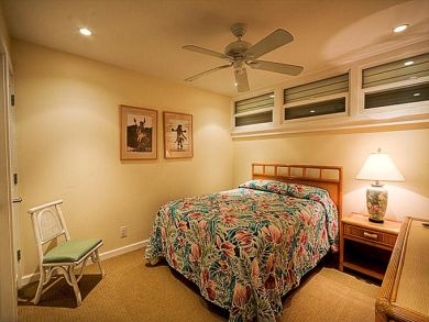 Charming Two Bedroom Condo Sleeps 4 Guests Steps to Beach
