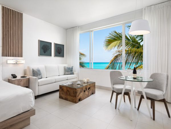 Deluxe Oceanfront Suite