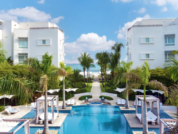 Deluxe Oceanfront Suite