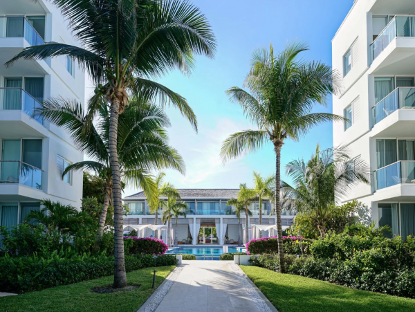 Deluxe Oceanfront Suite