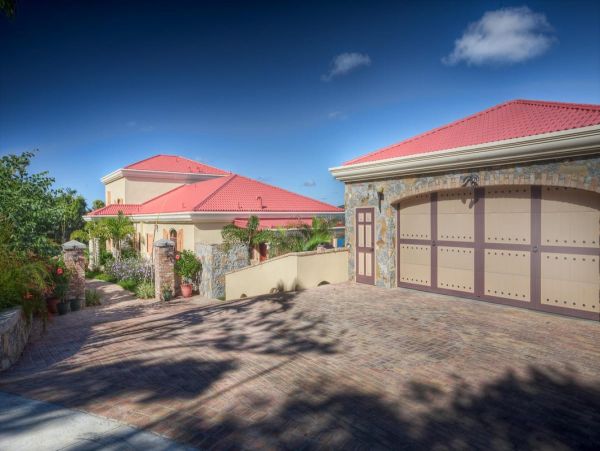 Luxury Seafront Five Bedroom Vacation Home in St. Thomas