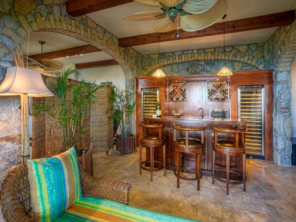 Luxury Seafront Five Bedroom Vacation Home in St. Thomas