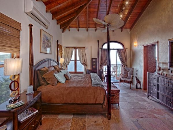 Luxury Seafront Five Bedroom Vacation Home in St. Thomas