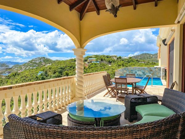 Luxury Seafront Five Bedroom Vacation Home in St. Thomas