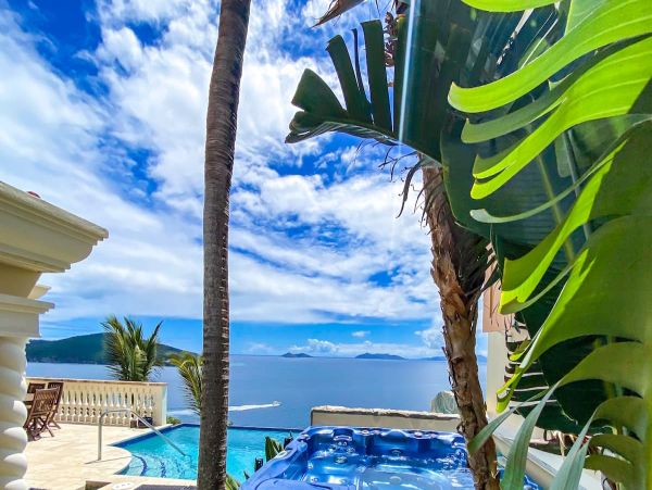 Luxury Seafront Five Bedroom Vacation Home in St. Thomas