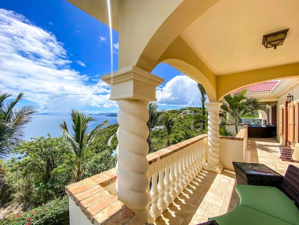 Luxury Seafront Five Bedroom Vacation Home in St. Thomas