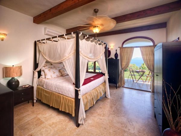 Luxury Seafront Five Bedroom Vacation Home in St. Thomas