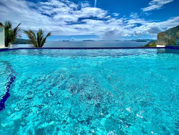 Luxury Seafront Five Bedroom Vacation Home in St. Thomas