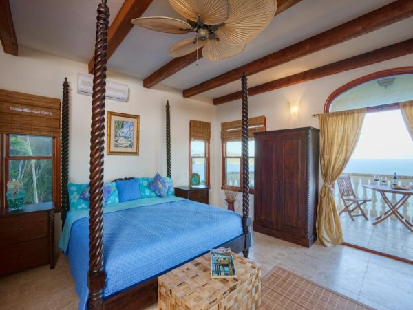 Luxury Seafront Five Bedroom Vacation Home in St. Thomas
