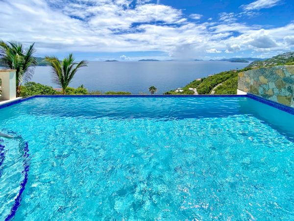 Luxury Seafront Five Bedroom Vacation Home in St. Thomas