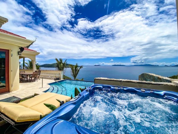 Luxury Seafront Five Bedroom Vacation Home in St. Thomas