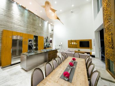Full Service Luxury 9 Bedroom Beachfront Villa