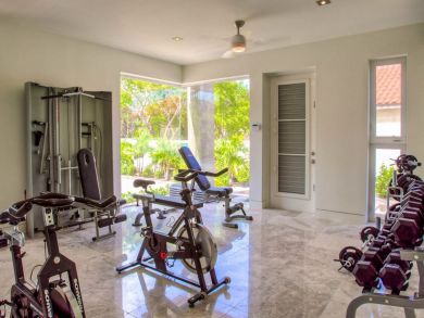 Full Service Luxury 9 Bedroom Beachfront Villa