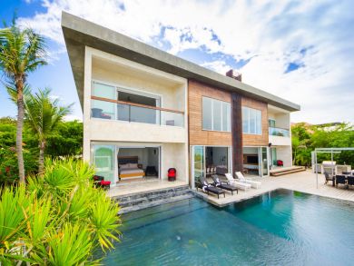 Full Service Luxury 9 Bedroom Beachfront Villa