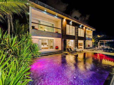 Full Service Luxury 9 Bedroom Beachfront Villa