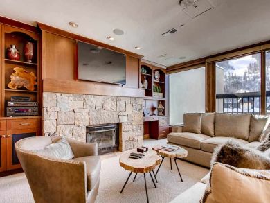 Walk to Lionshead Gondola from this Platinum Rated Condo