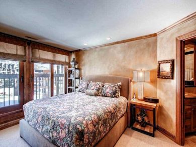 Walk to Lionshead Gondola from this Platinum Rated Condo