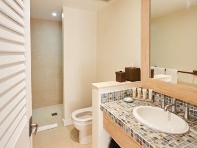 Bahamas Three Bedroom Vacation Condo with Sea View Sleeps 6