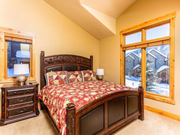 Upscale Winter Park Townhome Private Hot Tub & Mountain View