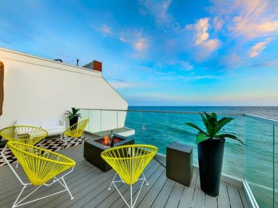Luxury Oceanfront Four Bedroom Vacation Home in Malibu