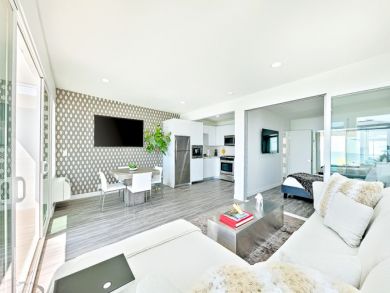 Luxury Oceanfront Four Bedroom Vacation Home in Malibu