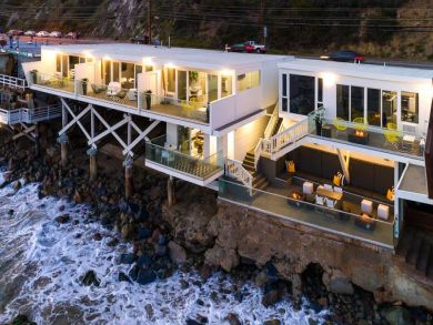Luxury Oceanfront Four Bedroom Vacation Home in Malibu