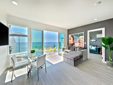 Luxury Oceanfront Four Bedroom Vacation Home in Malibu