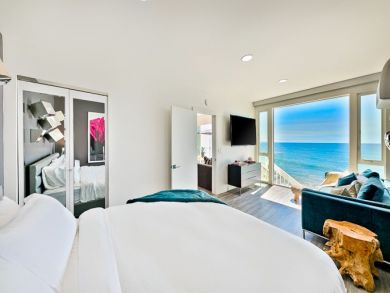 Luxury Oceanfront Four Bedroom Vacation Home in Malibu