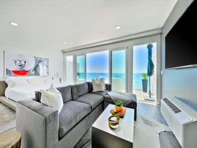 Luxury Oceanfront Four Bedroom Vacation Home in Malibu