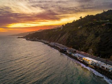 Luxury Oceanfront Four Bedroom Vacation Home in Malibu