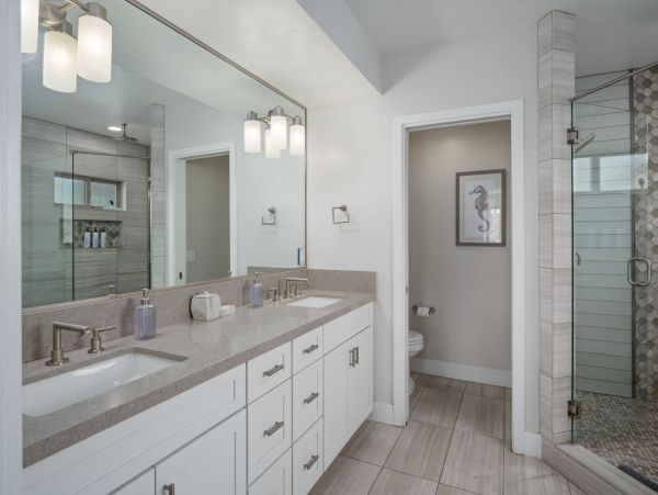 Five Bedroom Townhome in Pacific Beach One Block From Beach